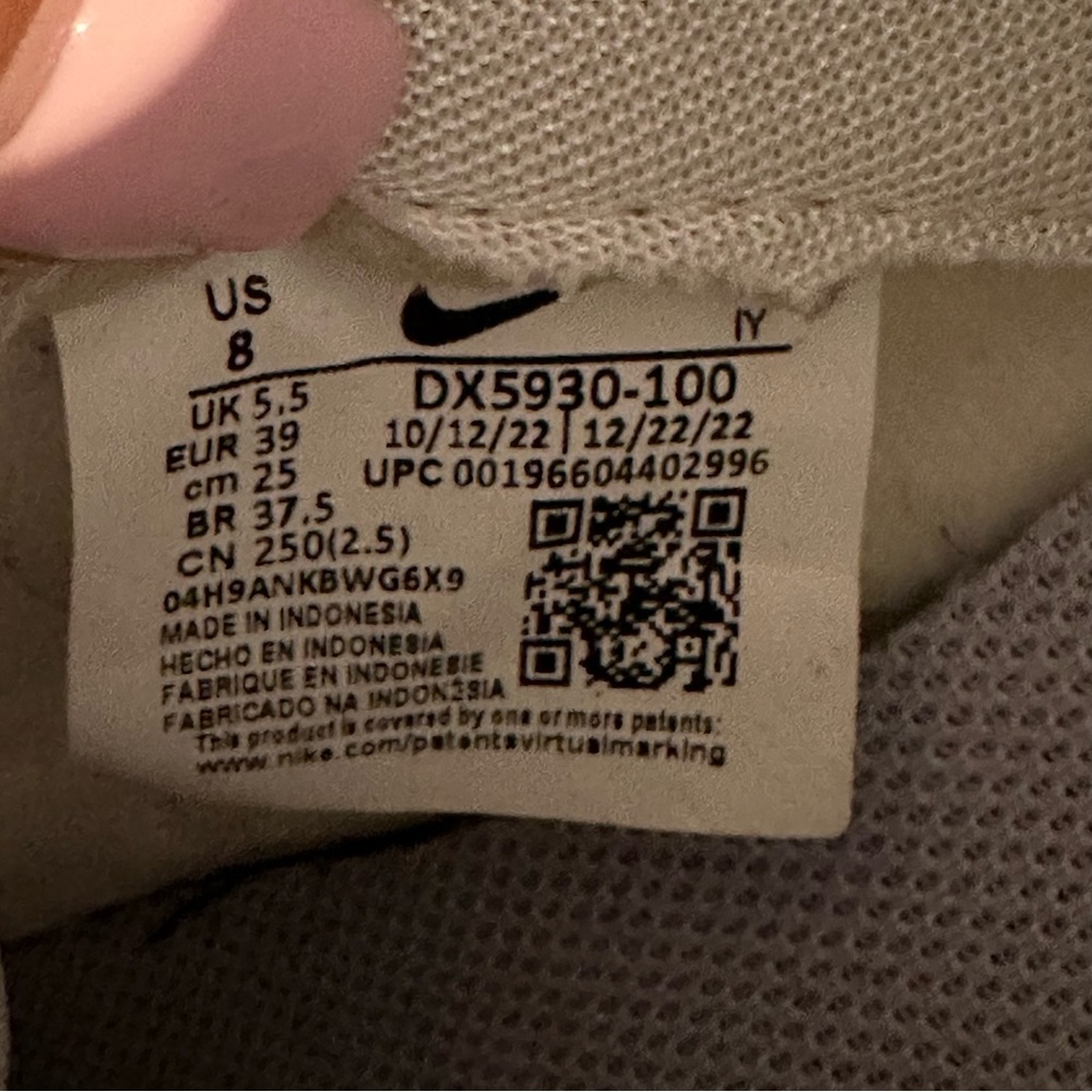 Nike Women's Sneakers in Cream and Gray - Picture 10 of 12